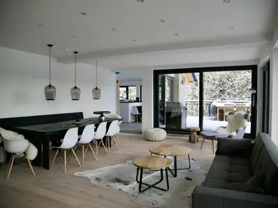 Offenes Esszimmer zur Küche