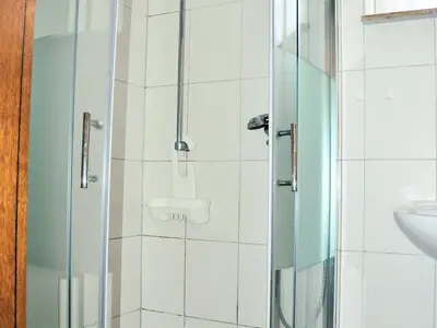Dusche-Ein-Zimmer-Apartment
