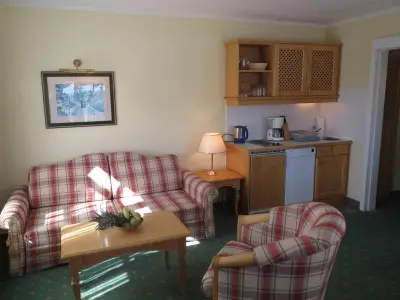 Sitzgruppe mit Küchenzeile