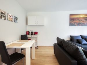 23542569-Ferienwohnung-2-Alt Schwerin-300x225-0