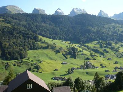 Ausblick aus dem Fenster die Churfirsten