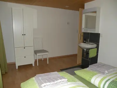 Jedes Schlafzimmer verfügt über einen Kleiderschrank
