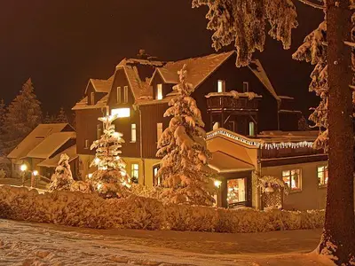 Außenansicht in der Weihnachtszeit