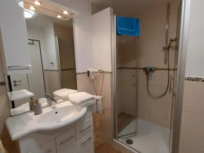 Dusche und Waschtisch Nr 2, Bauernstube