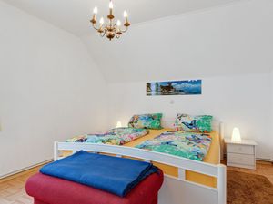 22076011-Ferienwohnung-4-Altenfeld-300x225-4