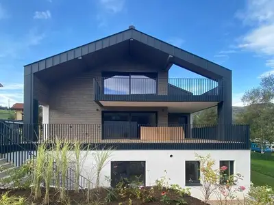 Chalet im Sommer