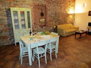 19159579-Ferienwohnung-6-Altopascio-300x225-1