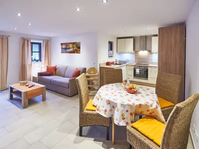 Küche und Wohnzimmer