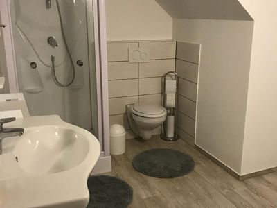 Badezimmer, renoviert ( neue Dusche wurde 2023 eingebaut