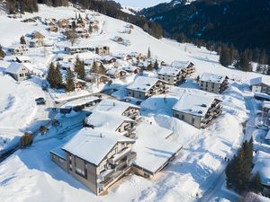 Sicht von oben auf die Anlage mit der Piste Arven