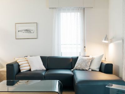 Gemütliches Sofa im Wohnzimmer