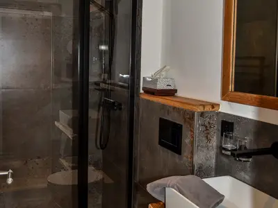 Bad zu Schlafzimmer 1