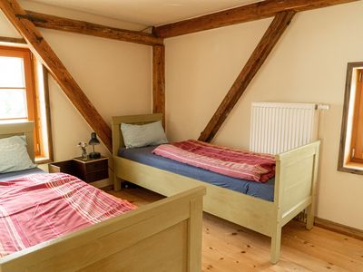 Schlafzimmer mit 2 Betten