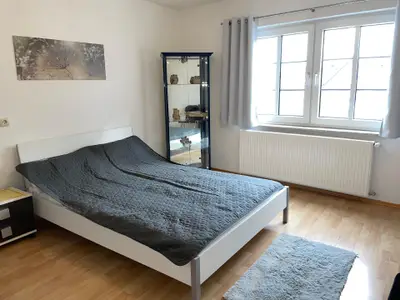 Schlafzimmer mit Doppelbett