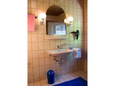Dusche-WC für zubuchbares Doppelbett