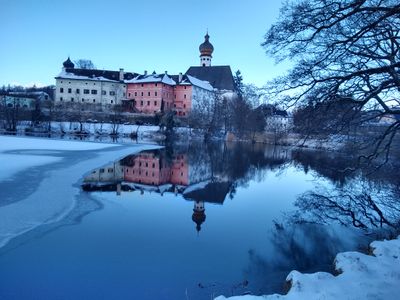 Kloster mit See