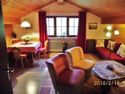 Lassen Sie die Seele baumeln im gemütlichen Wohnzimmer mit Kochnische