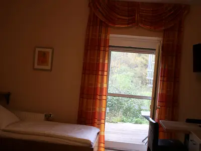 Blick durch die Terrassentüre