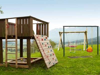 Kinderspielplatz in Garten der Hölbinger Alm