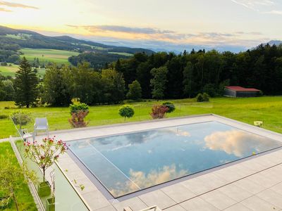 beheizter Infinity-Pool mit Salzwasser