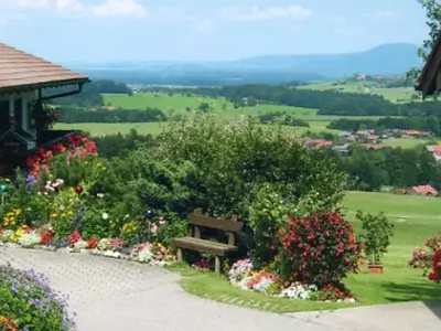 Aussicht auf Garten und Talblick
