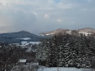 Winterlicher Ausblick ins Dorf Anger