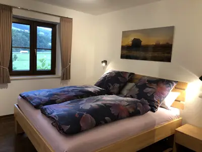 Hier lässt es sich träumen - Doppelbett im Schlafzimmer