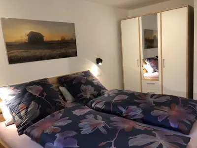 Hier lässt es sich träumen - Doppelbett im Schlafzimmer