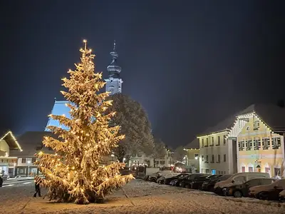 weihnachtlicher Dorfplatz Anger