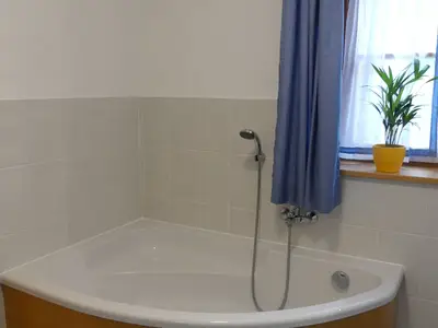 Badezimmer mit Badewanne