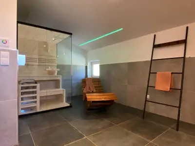 Glassauna mit Stimmungslicht