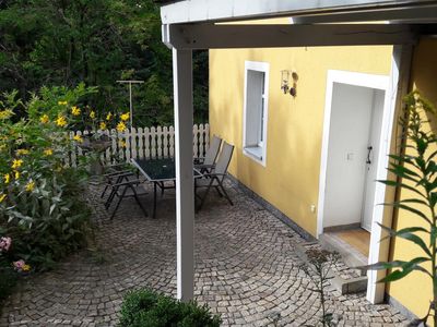 Separater Eingang mit Terrasse und Grill