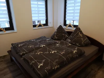 Schlafzimmer mit Doppelbett