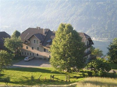 Morgensonne am Ossiacher See mit Blick auf Landhau