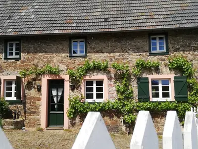 Eingang Altes Steinhaus mit Innenhof
