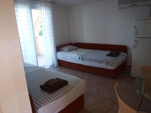 22439047-Ferienwohnung-4-Arbanija-300x225-4