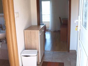 22439047-Ferienwohnung-4-Arbanija-300x225-5