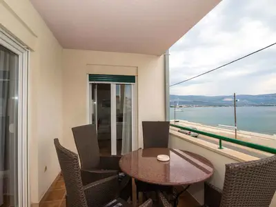 Ferienwohnung für 5 Personen (58 m²) in Arbanija 1/10