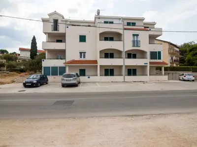 Ferienwohnung für 5 Personen (58 m²) in Arbanija 3/10