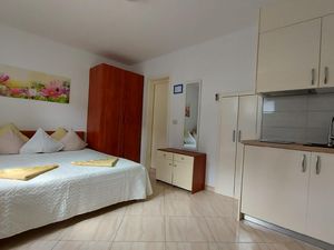 23032787-Ferienwohnung-2-Arbanija-300x225-3