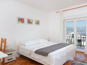 18322159-Ferienwohnung-6-Arbanija-300x225-5