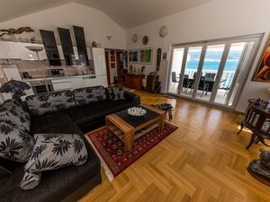 19367844-Ferienwohnung-4-Arbanija-300x225-3