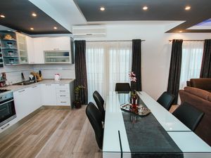 21872951-Ferienwohnung-4-Arbanija-300x225-4