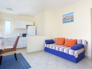 22789911-Ferienwohnung-5-Arbanija-300x225-2