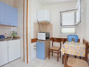 23110627-Ferienwohnung-2-Arbanija-300x225-1