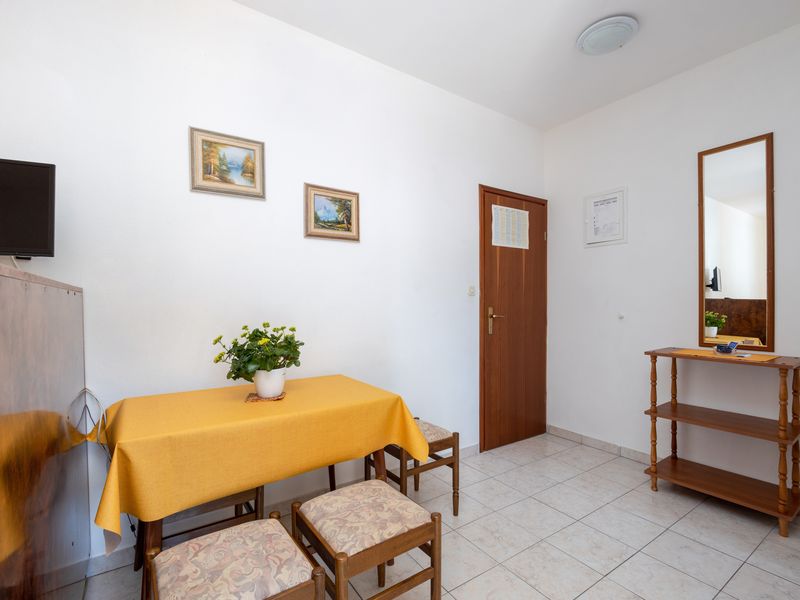 23390025-Ferienwohnung-2-Arbanija-800x600-1