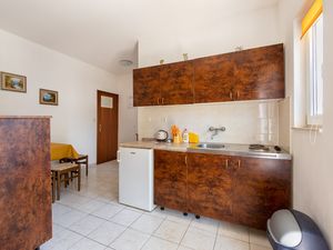 23390025-Ferienwohnung-2-Arbanija-300x225-2