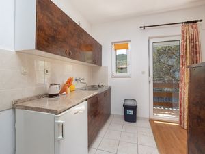 23390025-Ferienwohnung-2-Arbanija-300x225-3