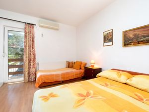 23390025-Ferienwohnung-2-Arbanija-300x225-4