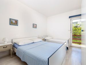 23390026-Ferienwohnung-4-Arbanija-300x225-4